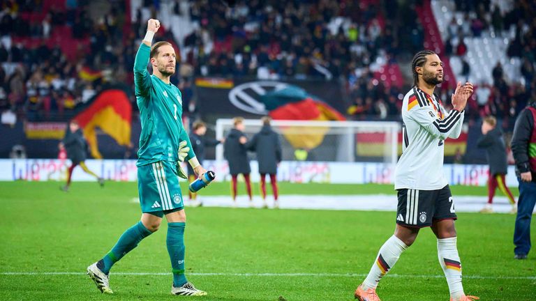 Die deutsche Nationalmannschaft mit Torwart Oliver Baumann (links) trifft im abschließenden Gruppenspiel der WM 2026 auf Ecuador.