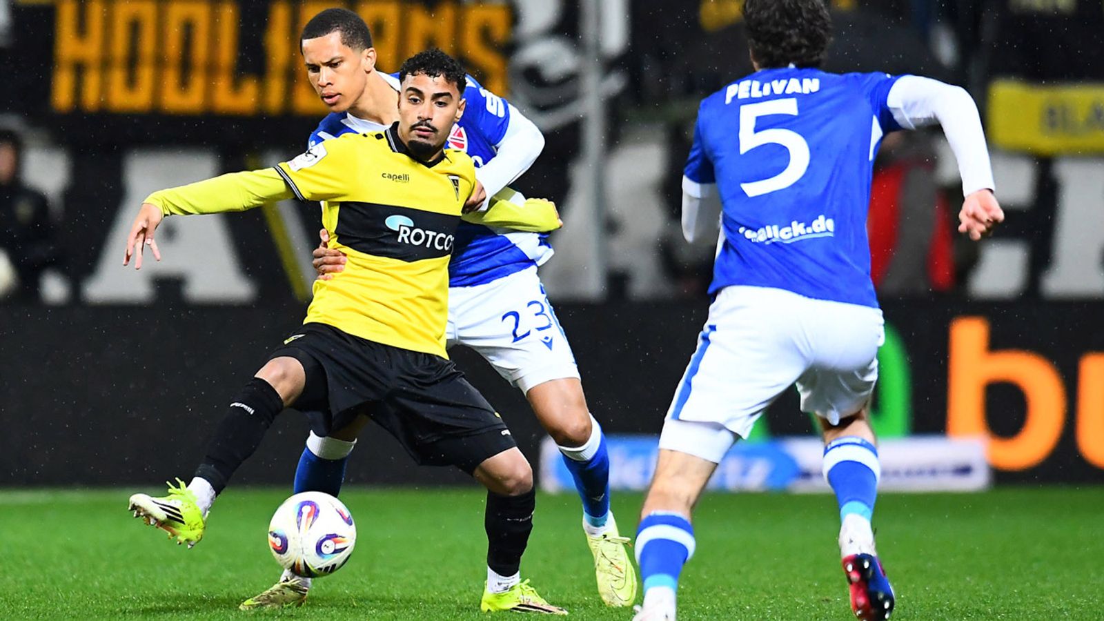 Spielszenen zwischen Aachen und Cottbus