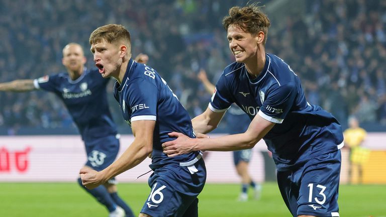 Der erste Sieg nach 4 sieglosen Partien. Callum Marshall (links) im Jubel mit Olsen (rechts) nach dem Ausgleich zum 2:2 gegen Kaiserslautern