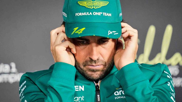 Fernando Alonso klagt über den neuen Aston Martin.