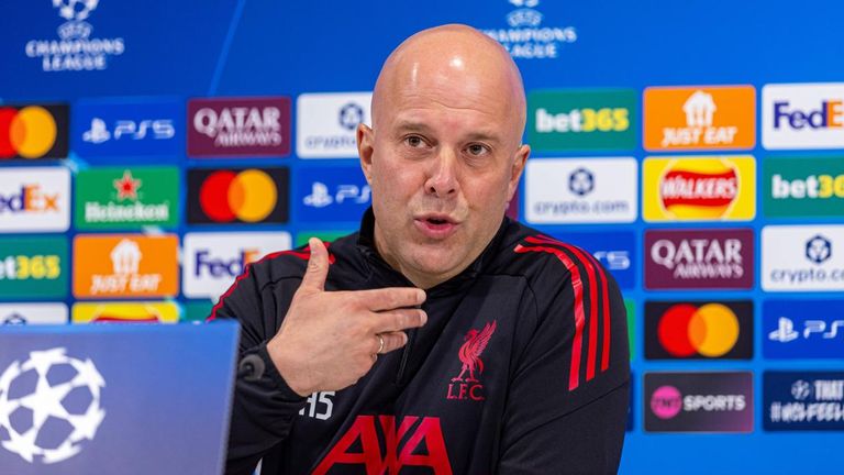 Arne Slot ist seit 2024 Trainer bei Liverpool.