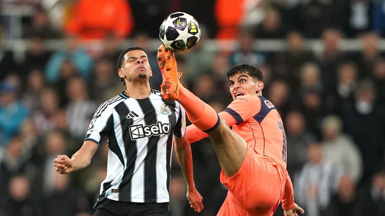 Newcastle United und Barcelona schenken sich im Achtelfinal-Hinspiel nichts.