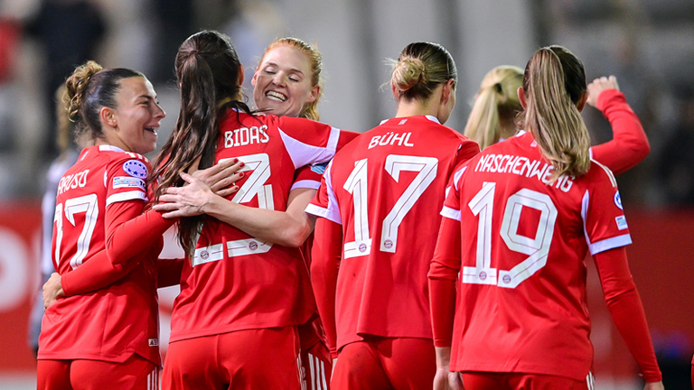 Die Damen des FC Bayern treten heute im Champions League Viertelfinale gegen Manchester United an. 