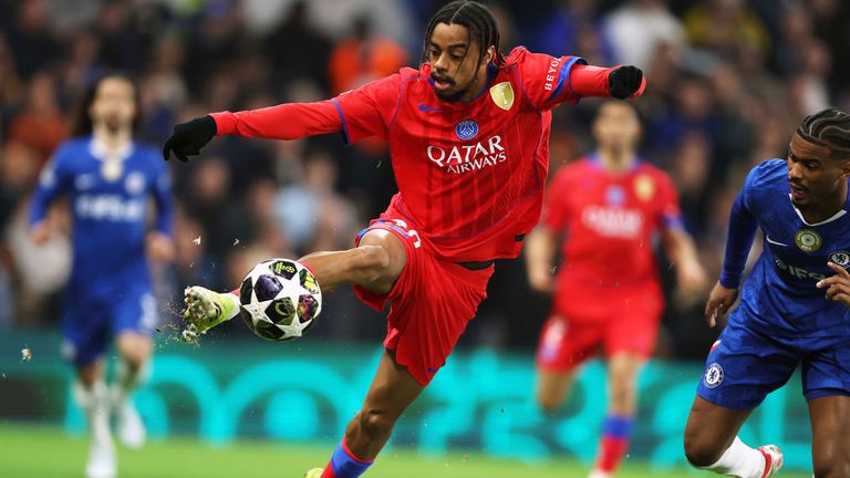 PSG muss in den "nächsten Wochen" auf Bradley Barcola verletzungsbedingt verzichten.