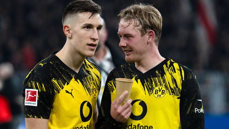 Julian Brandt (r.) wird seinen auslaufenden Vertrag beim BVB nicht verlängern und den Verein im Sommer verlassen. 