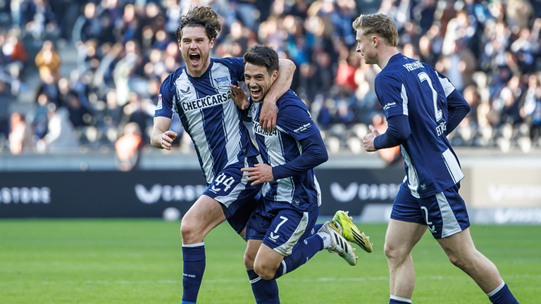 Josip Brekalo (mitte) sorgt mit seinem Doppelpack für den Sieg. Am Sonntag geht es gegen Münster. 