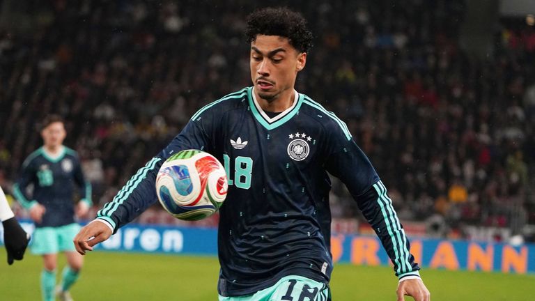 Nathaniel Brown nutzt seine Einsatzminuten gegen Ghana eindrucksvoll und betreibt Eigenwerbung. 