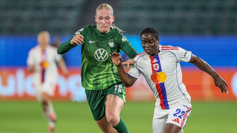 Camilla Küver (l.) bleibt beim VfL Wolfsburg.