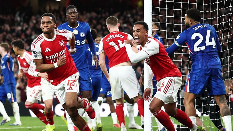 Arsenal gewinnt dank zwei Eckballtoren das London-Derby gegen Chelsea.