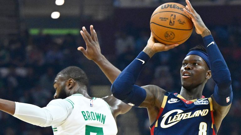 Cavs-Guard Dennis Schröder (r.) in Aktion.