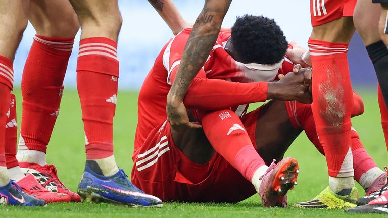 Alphonso Davies musste erneut verletzungsbedingt ausgewechselt werden.