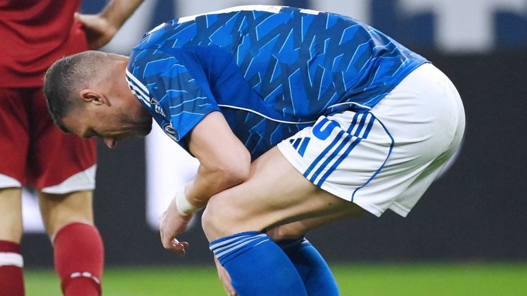 Schalkes Edin Dzeko unterzog sich einem MRT und ist fraglich für das Spiel gegen Hannover. 