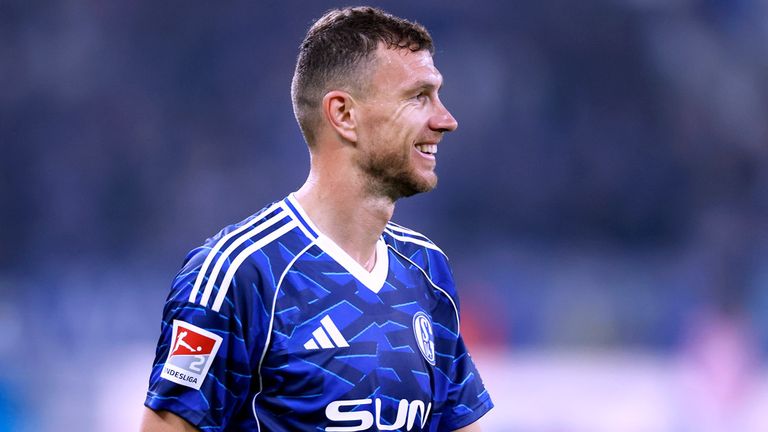 Edin Dzeko kann am Sonntag auflaufen.