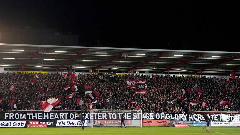 Der St. James Park in Exeter liegt ungefähr 600 Kilometer von der Champions-League-Spielstätte in Newcastle entfernt.