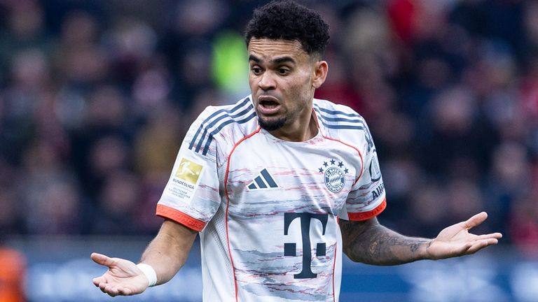 Bayern-Star Luis Diaz flog in Leverkusen vom Platz.