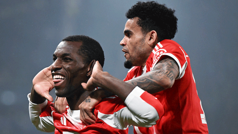 Der FC Bayern bejubelt die Tor-Flut gegen Atalanta Bergamo.