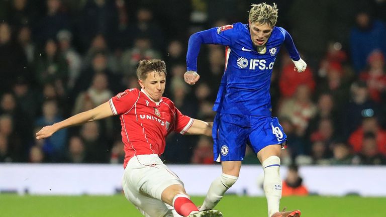 FC Chelsea müht sich gegen Wrexham FC in die nächste Runde des FC Cups.