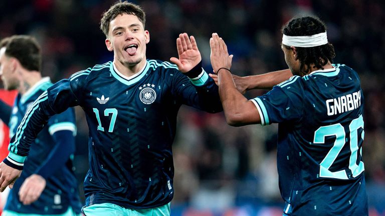 Florian Wirtz (l.) ist beim 4:3-Sieg der deutschen Nationalmannschaft an allen Treffern (zwei Tore, zwei Assists) beteiligt.