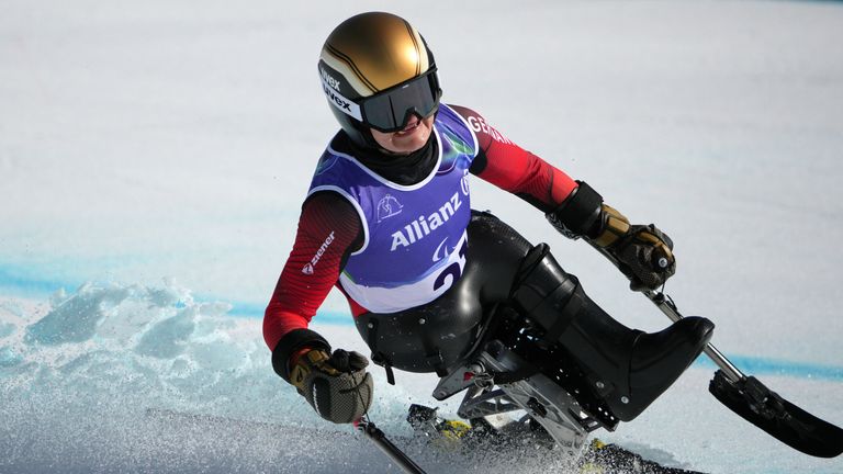 Anna-Lena Forster gewinnt die erste Goldmedaille für Deutschland bei den Paralympics.
