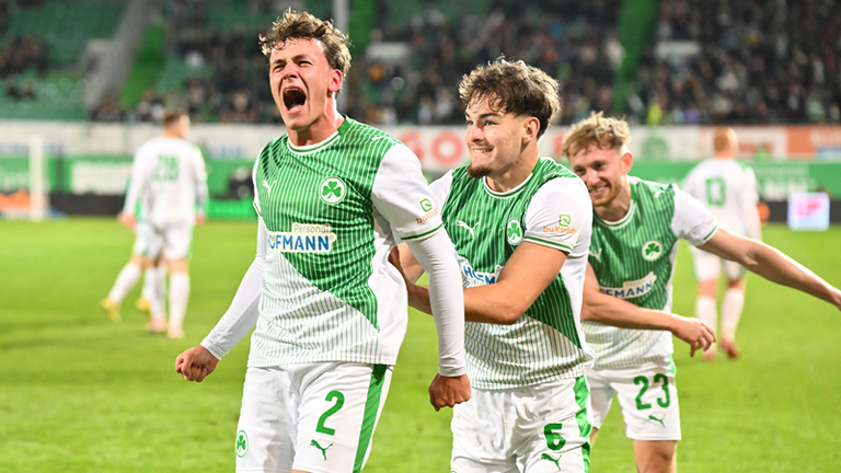 Lukas Reich (links) setzt den 2:0 Endstand für Fürth. Die Kleeblätter treffen am Freitag auf den Karlsruher SC. 