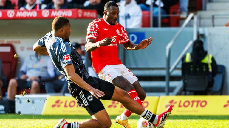 Mainz 05 und Eintracht Frankfurt teilen sich in der Bundesliga die Punkte.
