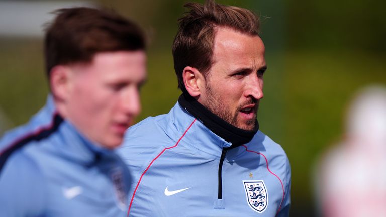 Harry Kane hat sich bei der englischen Nationalmannschaft eine leichte Verletzung zugezogen und fehlt damit im Test gegen Japan.