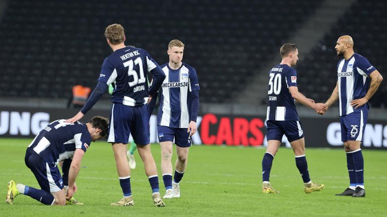 Hertha BSC gibt spät die Führung ab.