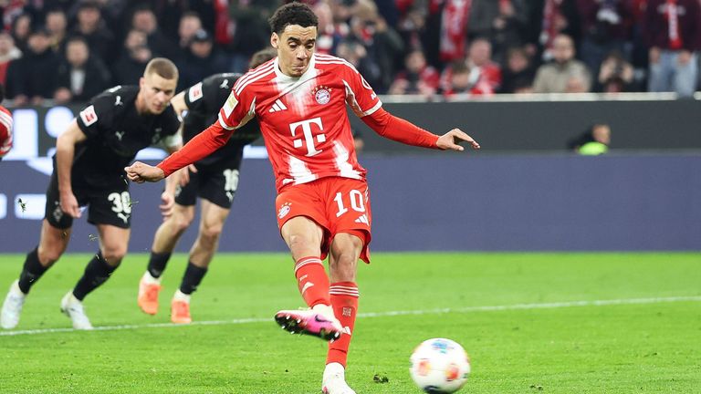 Jamal Musialas Elfmeter gegen Gladbach war sein erster in der Bundesliga.