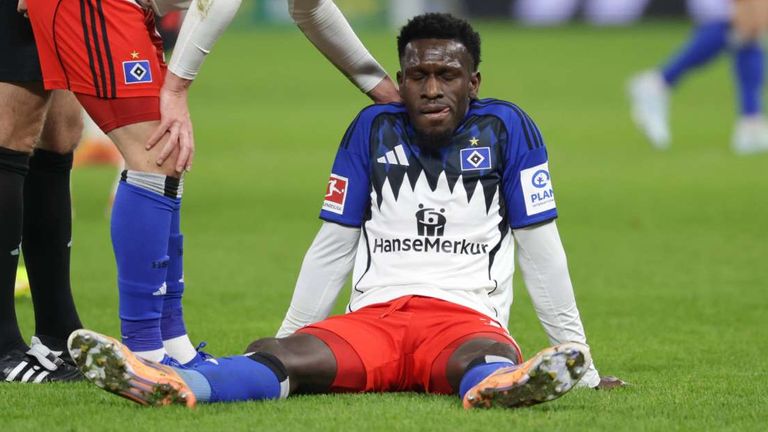 Jatta musste in der ersten Halbzeit ausgewechselt werden.