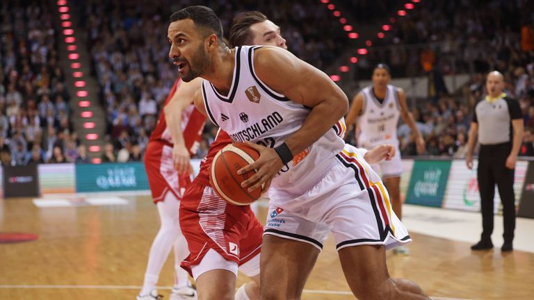 DBB-Ersatzkapitän Johannes Thiemann stellt beim Krimi-Sieg gegen Kroatien mit 24 Punkten einen persönlichen Rekord auf. 