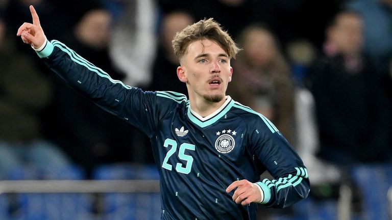 Lennart Karl hat sein DFB-Debüt gefeiert - und viel Lob bekommen.