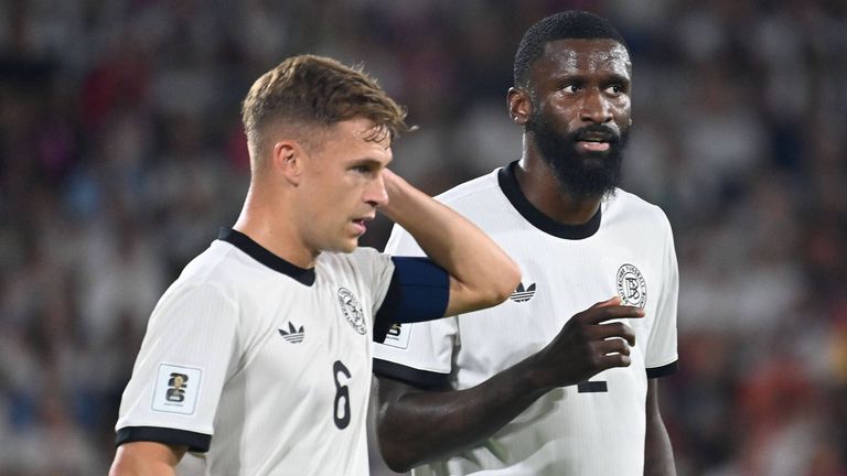 Joshua Kimmich (l.) und Antonio Rüdiger haben die meisten Länderspiele im aktuellen DFB-Kader.