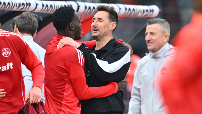 Miroslav Klose feiert dein Heimsieg seines FCNs gegen Kaiserslautern. Am 28. Spieltag trifft Nürnberg auf Braunschweig. 