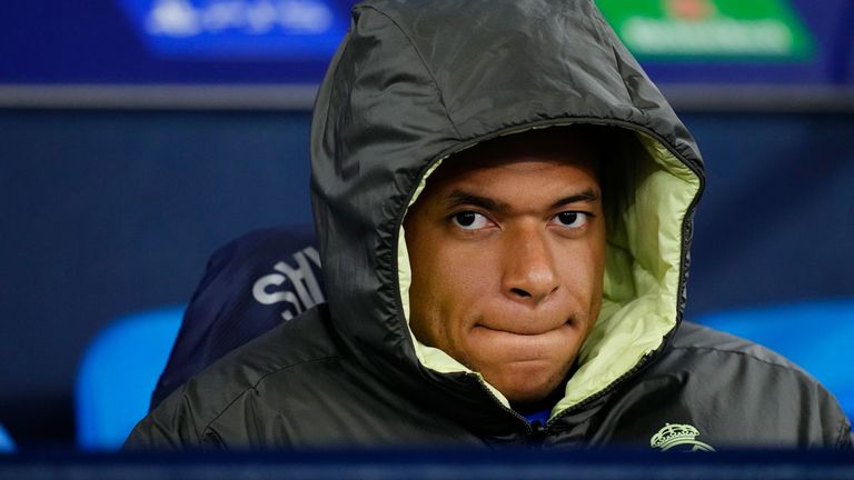 Kylian Mbappe dementiert die Gerüchte um seinen Operation-Fauxpas.