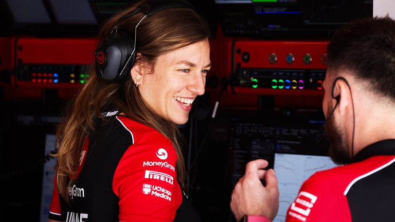 Laura Müller arbeitet bei Haas als Renningenieurin von Esteban Ocon.