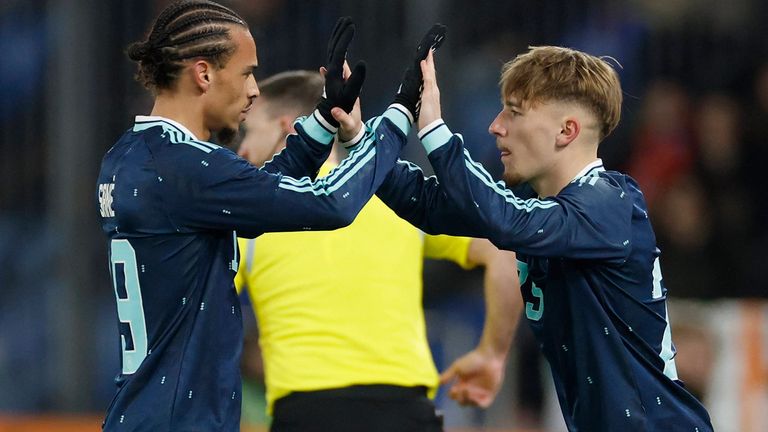 Lennart Karl (r.) kam gegen die Schweiz für Leroy Sane (l.) ins Spiel. Gibt er bereits gegen Ghana sein Startelf-Debüt im DFB-Trikot?