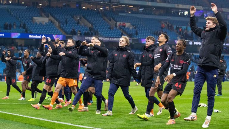 Leverkusen feiert nach dem CL-Spiel gegen Manchester City.