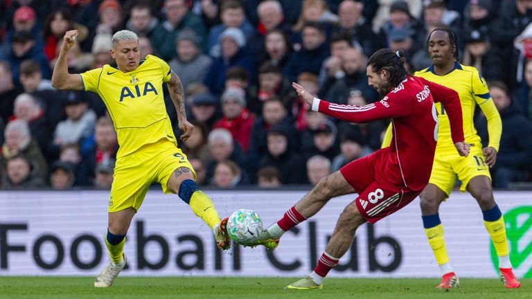 Der FC Liverpool gibt den Sieg gegen Tottenham aus der Hand.