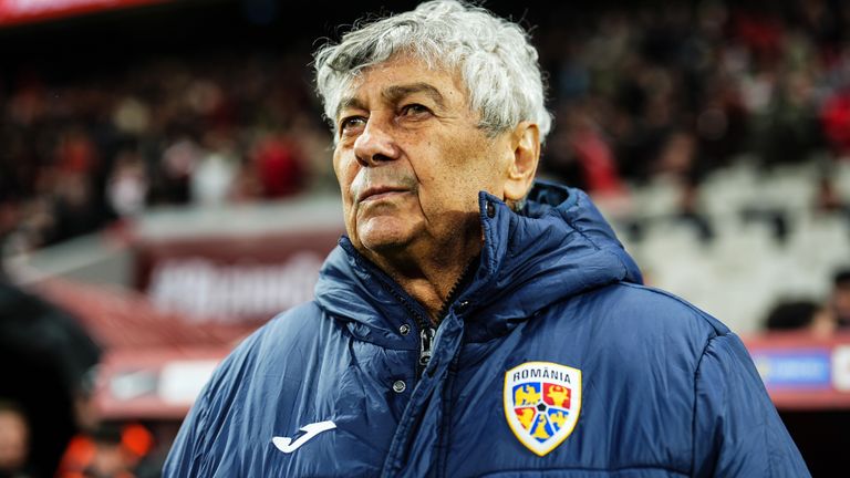 Rumänien-Coach Mircea Lucescu ist mit Herzproblemen ins Krankenhaus eingeliefert worden.