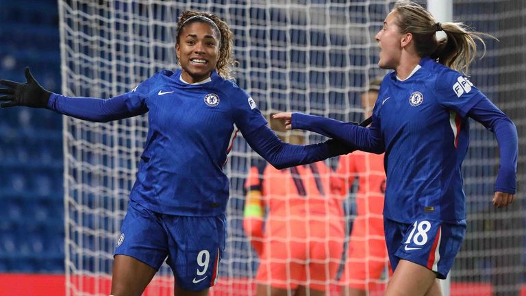 Chelseas Catarina Macario (l.) unterschreibt einen Rekordvertrag bei San Diego Wave FC.