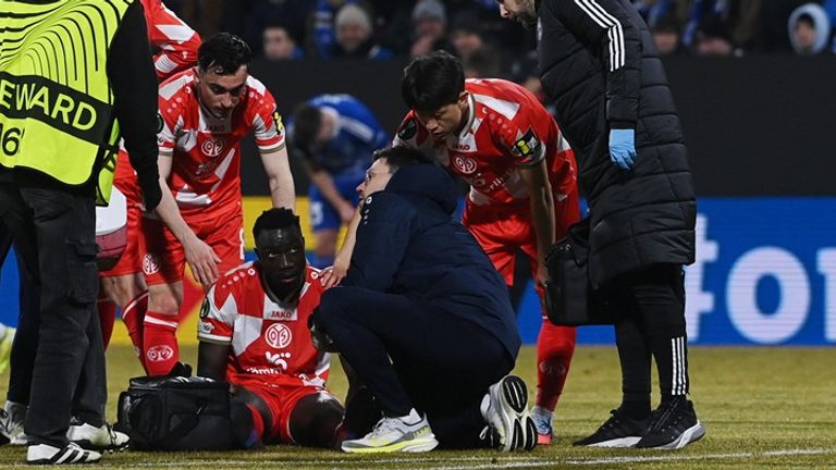 Die 05er befürchten eine schwere Verletzung ihres Stürmers.