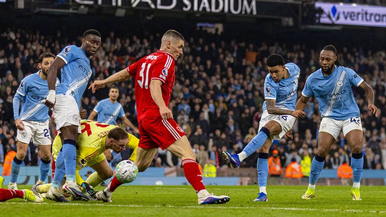 City lässt überraschend Punkte liegen.