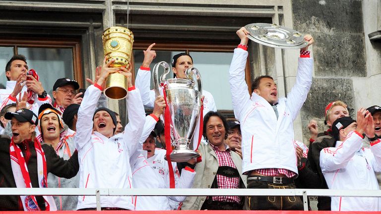 Saison 2012/13: Manuel Neuer holt seine erste Deutsche Meisterschaft. Die erste von vielen...Zudem gab es den DFB-Pokal und die Champions