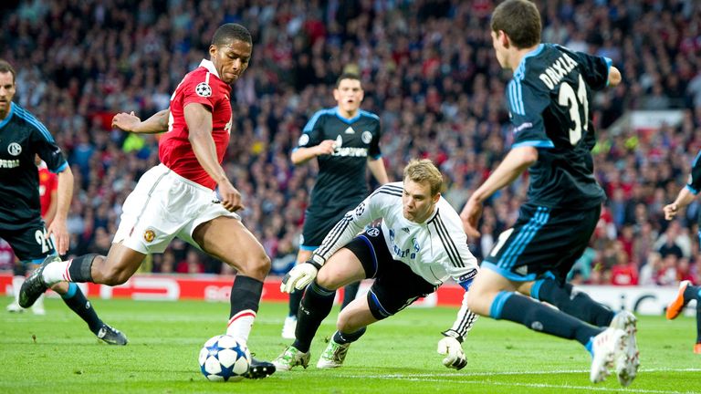 Saison 2010/11: Der FC Schalke und Manuel neuer ziehen ins Halbfinale der Champions League ein. Dort gibt es eine Saftige Niederlage