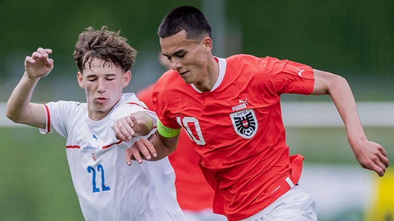 Matteo Maric (r.) hier im Einsatz für die österreichische U17-Nationalmannschaft.