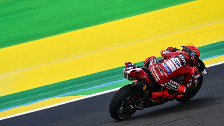 Marc Marquez siegt im Sprint von Brasilien.