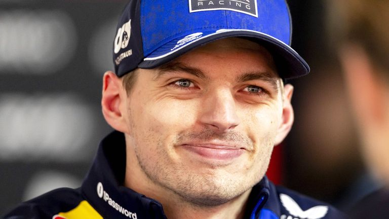 Max Verstappen fährt auf dem Nürburgring.