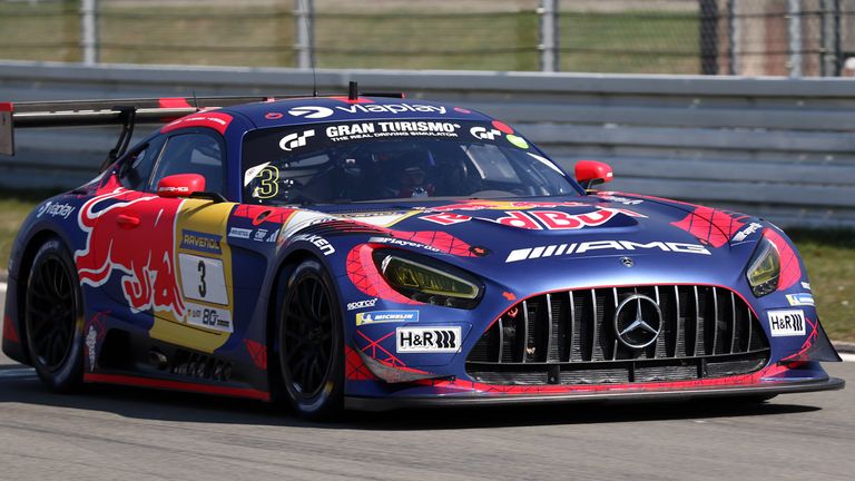 Max Verstappen stellt seinen Mercedes-AMG GT3 beim Qualfying zum 4-Stunden-Rennen auf dem Nürburgring auf die Pole Position.