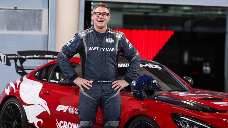 Bernd Mayländer fährt im 500. Grand Prix das Safety Car.