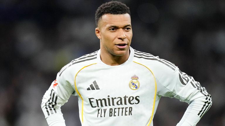 Kylian Mbappe sieht den FC Bayern derzeit als formstärkste Mannschaft an. 